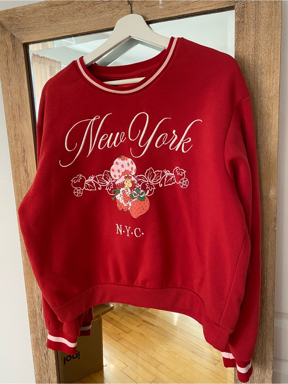 🍰🍓New York N.Y.C. Red Graphic Strawberry Shortcake Sweat-shirt
